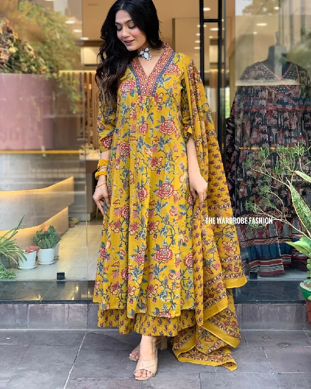 Women Party Wear Embroidery Worked Kurta With Pant And Duppata Set Trendy Wide-Legged Trousers