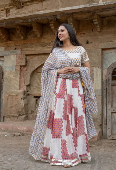 Women's Afra Linen Off White Skirt And Kota Doria Dupatta Set By Saras The Label chiffon skirt delicate