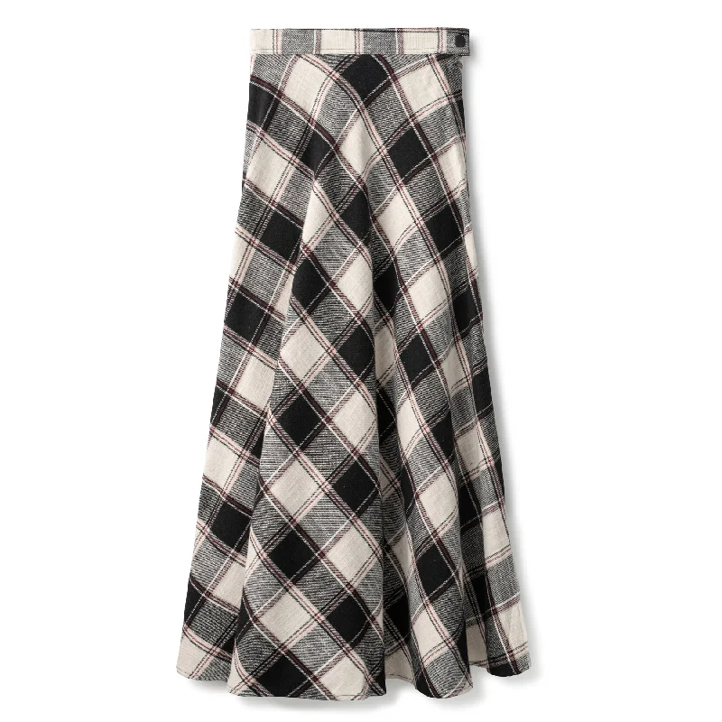 Basic Circle Skirt In: Ivory Black Plaid flowy skirt hem