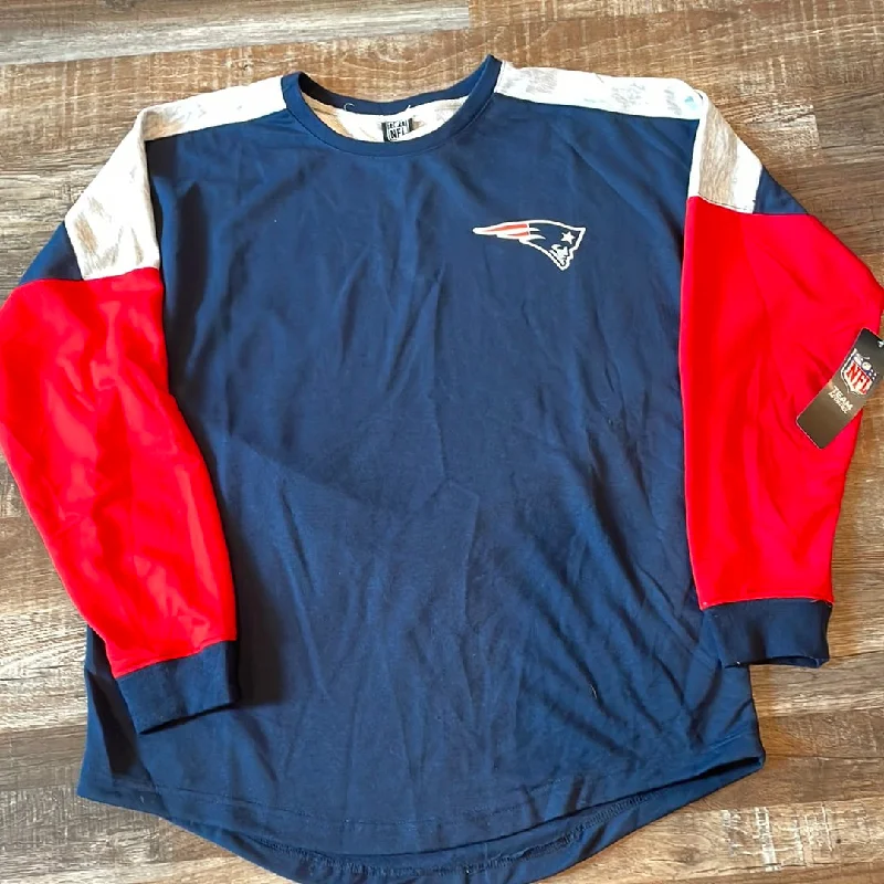 NFL New England Patriots NEW!!! Oversized Women’s Sweatshirt size medium Hoodie with Ribbed Cuffs Snug Fit Comfort